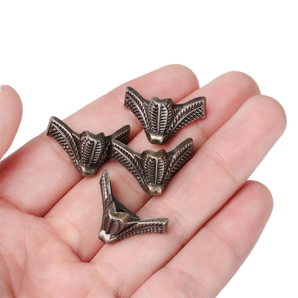 Bộ 4 khung bằng kim loại cổ điển gắn cho chân tủ tiện lợi
