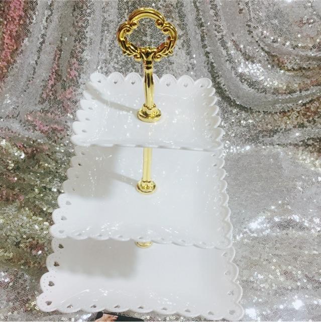 Đĩa ba tầng đựng bánh kẹo hoa quả