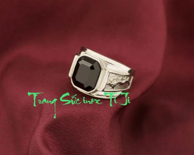 Nhẫn nam inox chạm rồng đá đen