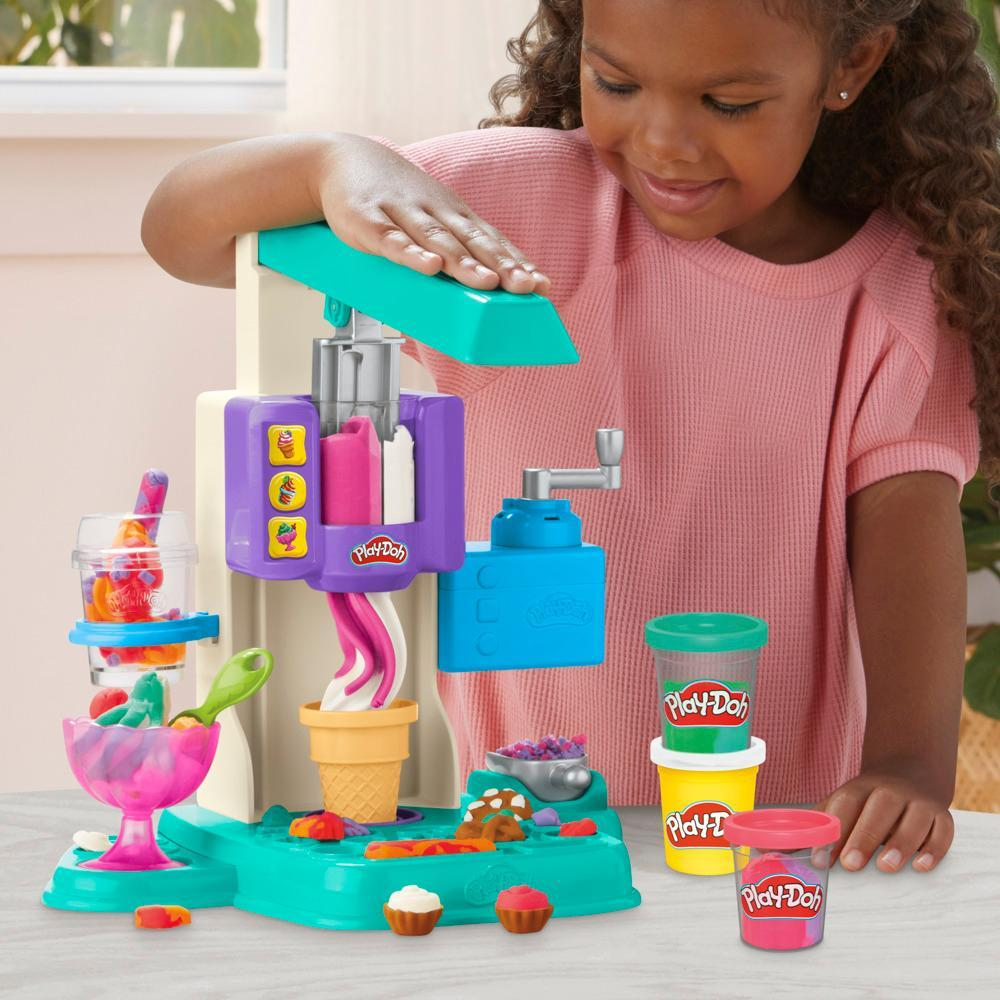 Đồ Chơi Bột Nặn Nhà Máy Kem Cầu Vòng Playdoh G0028