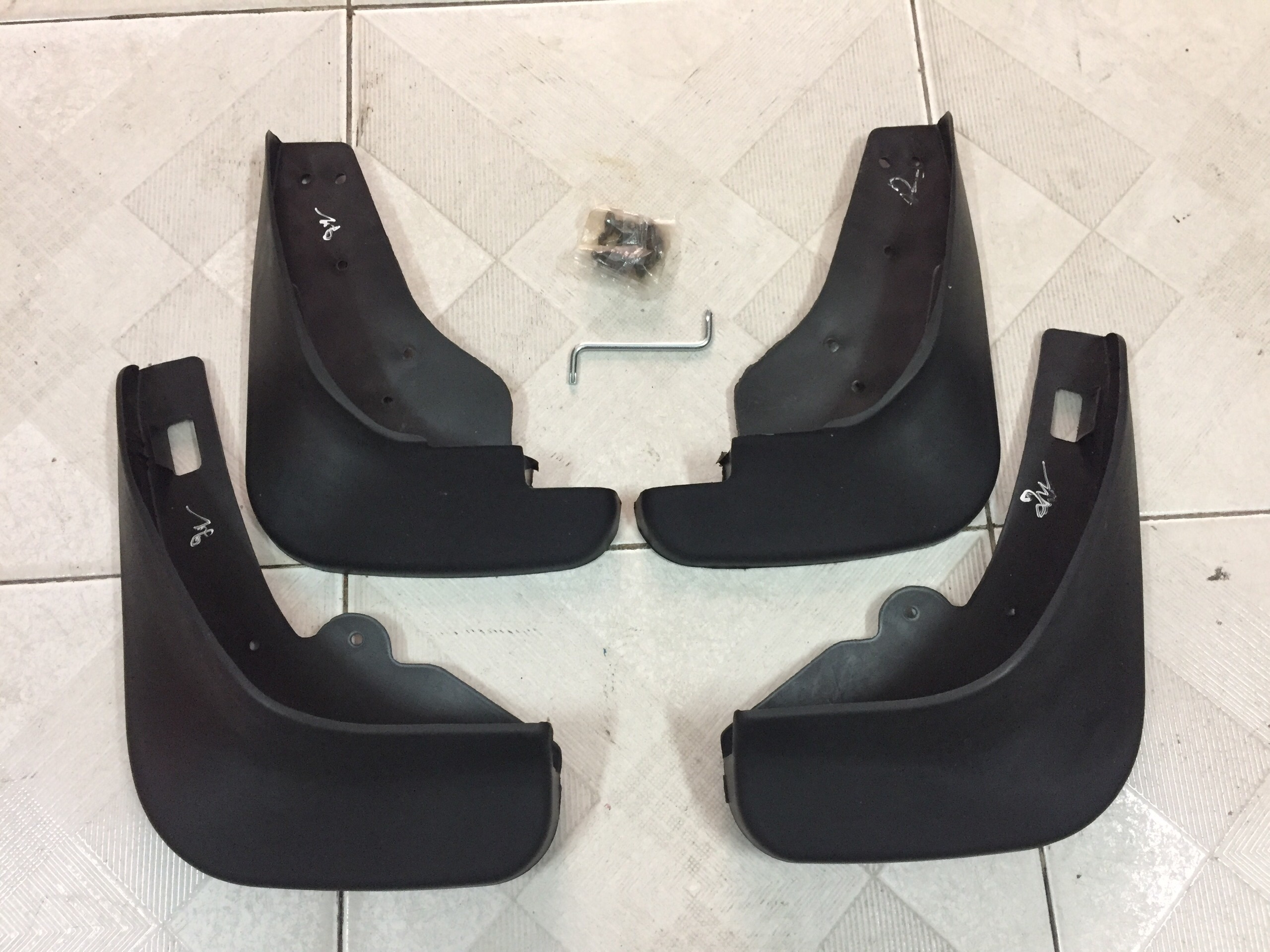 Bộ chắn bùn bánh xe Ford Focus Sedan
