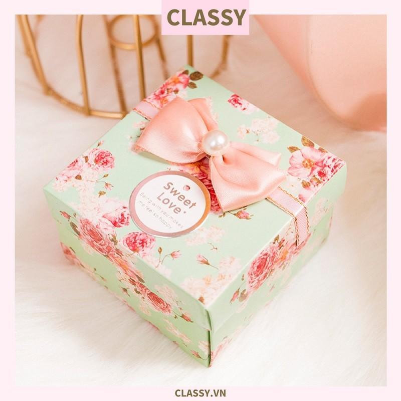 Hộp quà tặng Classy cỡ lớn gắn hoa gắn nơ sang trọng PK1381 (Hộp gấp sẵn)