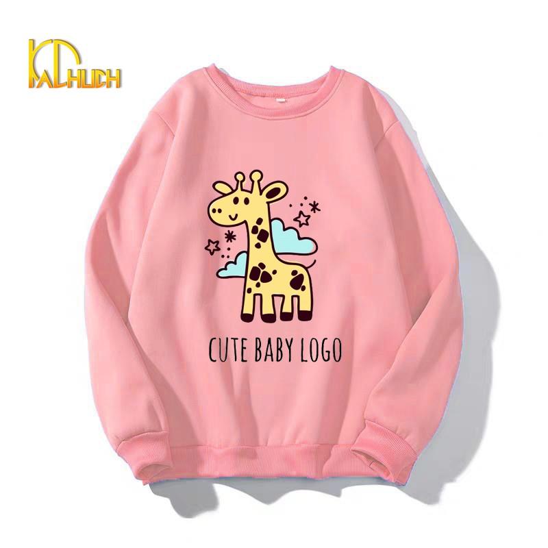 ÁO SWEATER IN CHÚ HƯƠU CAO CỔ DỄ THƯƠNG