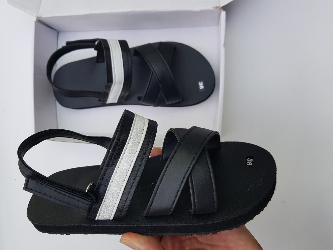 Dép sandal ( đế đen quai trắng ) size từ 35 nữ đến 42