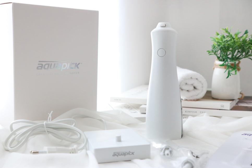 Máy tăm nước Aquapick AQ-230 cầm tay  chống nước IPX7, KDA khuyên dùng