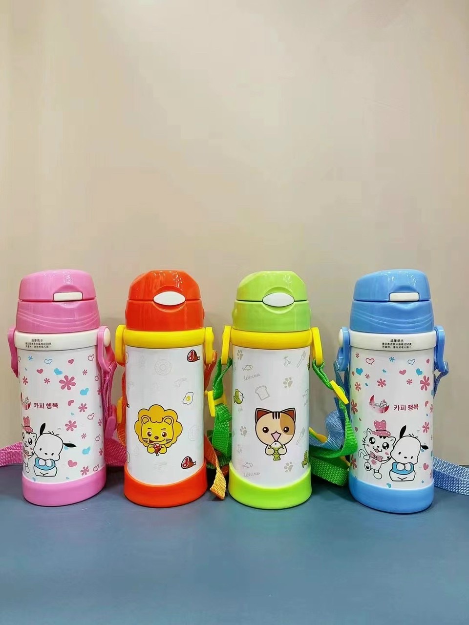 Bình giữ nhiệt học sinh kèm ống hút dây đeo 400ml giao màu ngẫu nhiên
