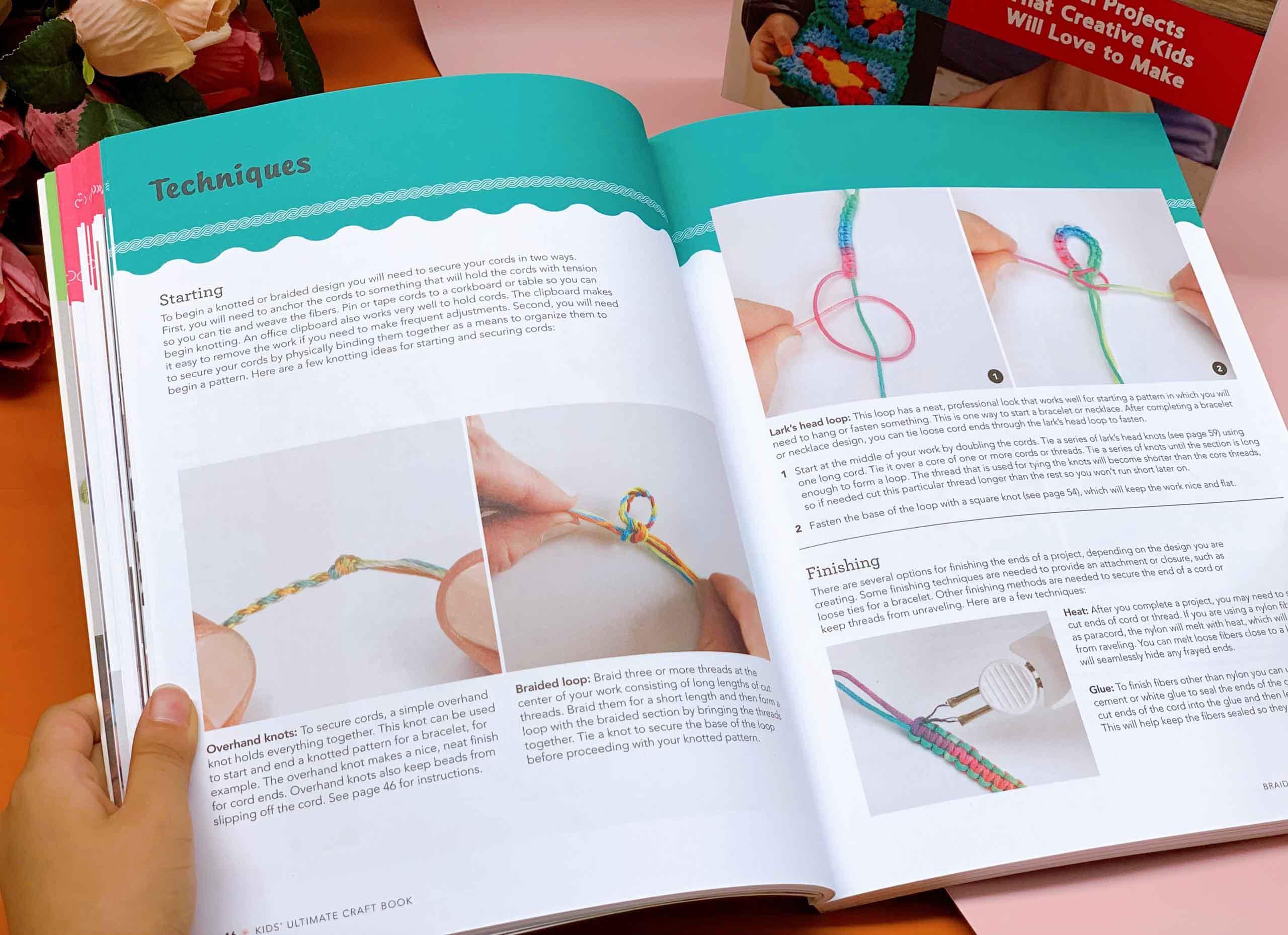 Kids' Ultimate Craft Book : Bead, Crochet, Knot, Braid, Knit, Sew! - Playful Projects That Creative Kids Will Love to Make