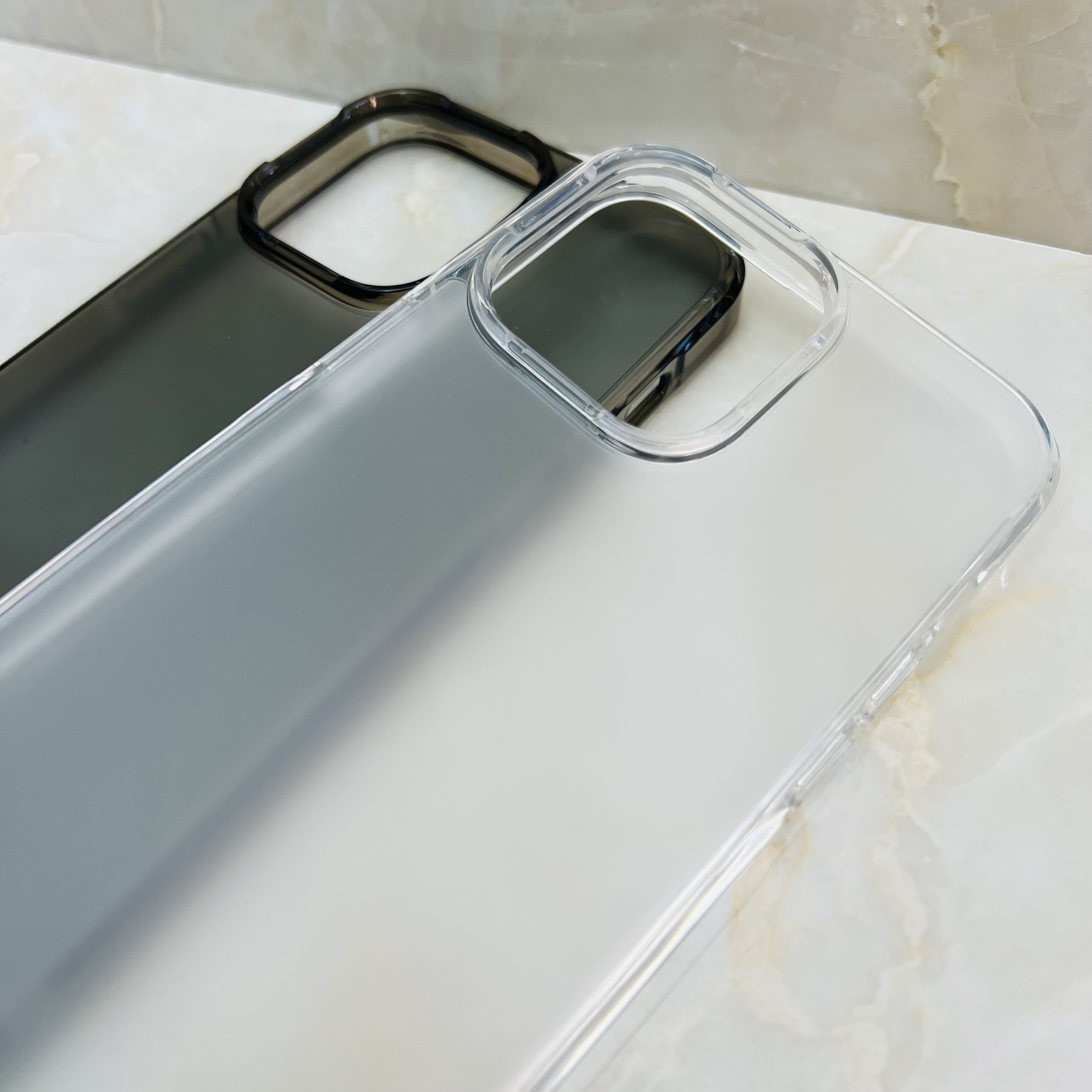 Ốp lưng Likgus trong mờ chống vân tay dành cho iPhone 14 Pro Max - hàng chính hãng