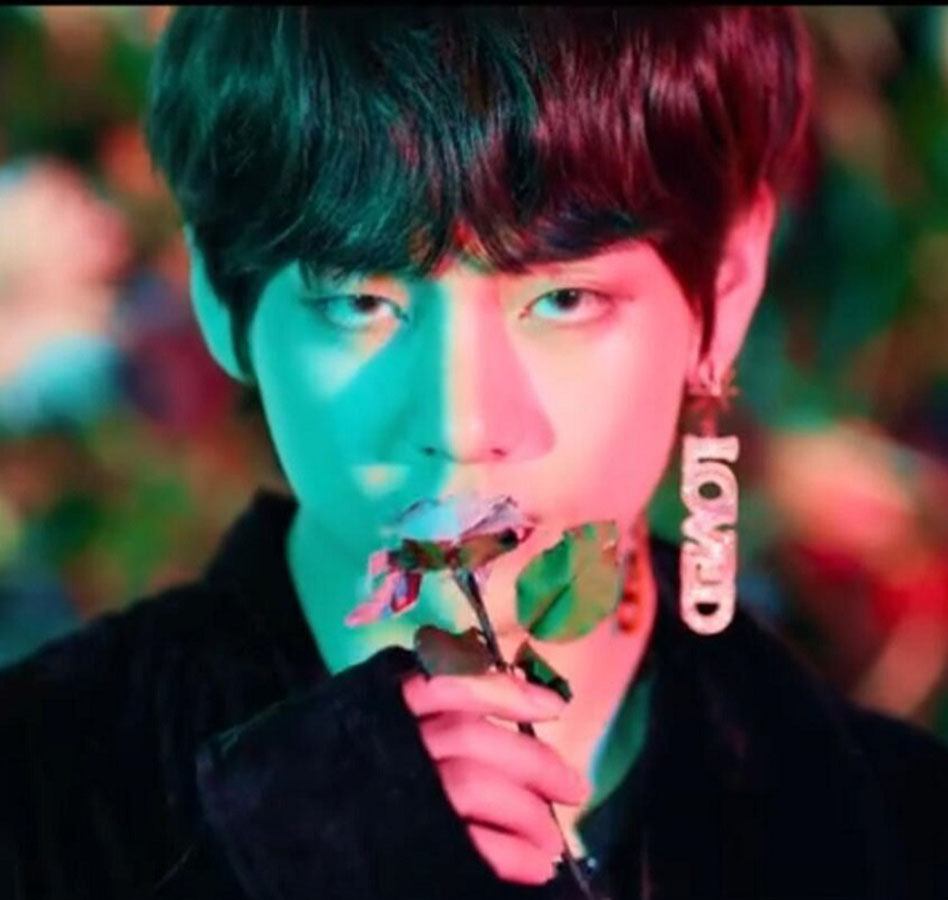 Bông tai chữ LOVE LOVEYOURSELF Her 1 bên