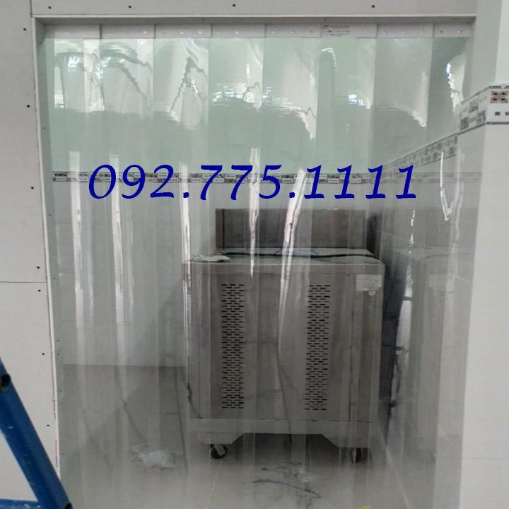 Rèm nhựa trong suốt ngăn lạnh điều hòa.