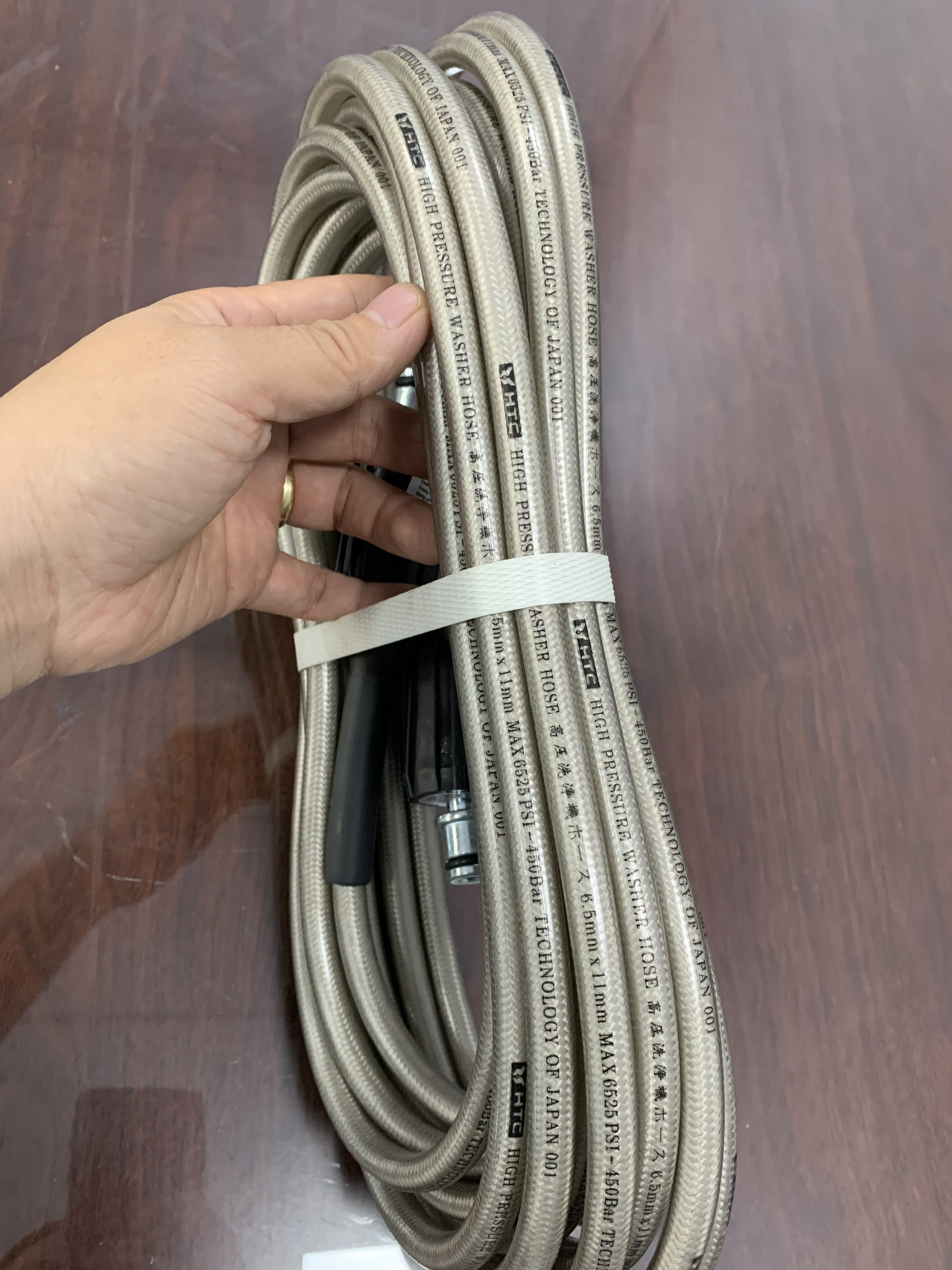 Dây xịt rửa xe HIỆU HTC LOẠI 20M, HTC6511-20W2 từ nhựa PVC-PU áp lực cao 420 bar, ĐK 6.5*11mm, đầu nối ren 1.5x22mm
