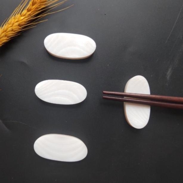Gác/Kê Đũa Oval Trắng Chất Liệu Trai Phụ Kiện Bàn Ăn