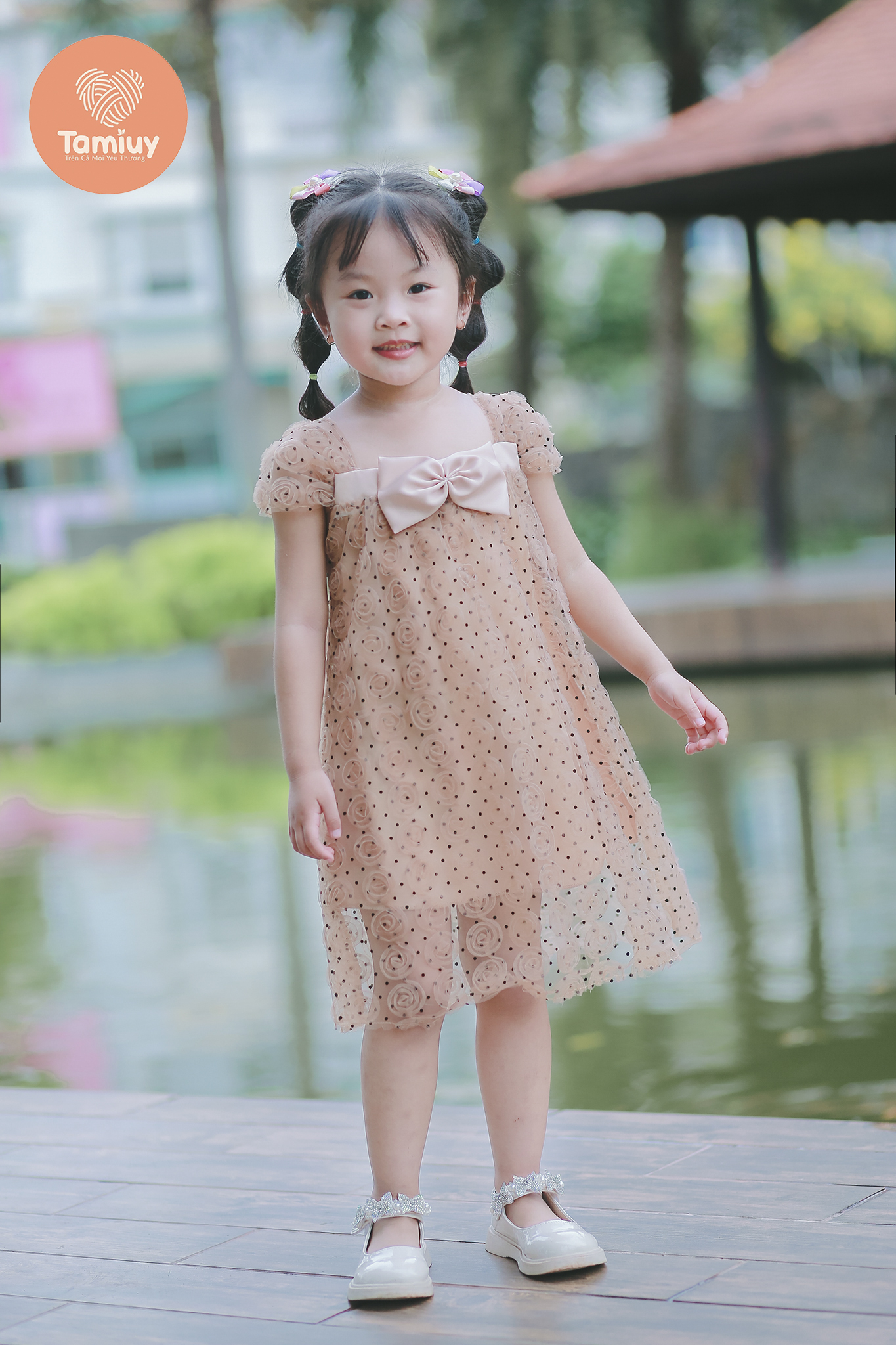 Đầm Xòe Hoa Hồng Đính Nơ Ngực Tamiuy  Chất Vải Voan Mềm Mại Cùng  Họa Tiết Nổi Bật Xinh Xắn Dễ Thương Cho Các Bé Gái