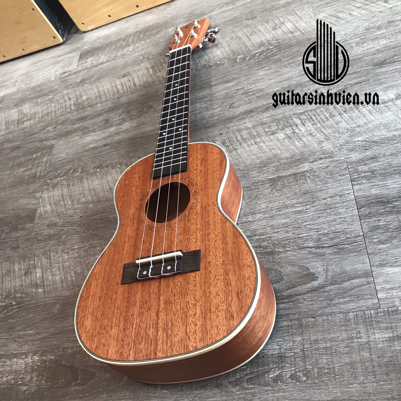 Đàn 4 dây size concert dễ tập - ukulele gỗ tốt tạo âm vang màu nâu gỗ UKLLGDNB