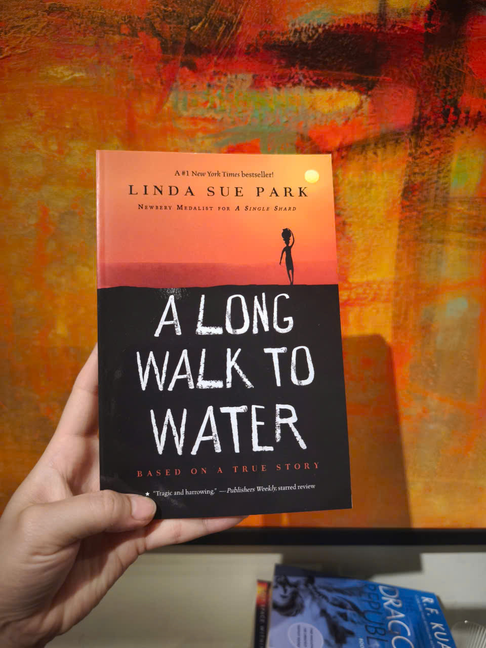 Sách - A Long Walk to Water: Based on a True Story by Linda Sue Park #1 Best Seller in Children's Africa Books/Ngoại văn chính hãng