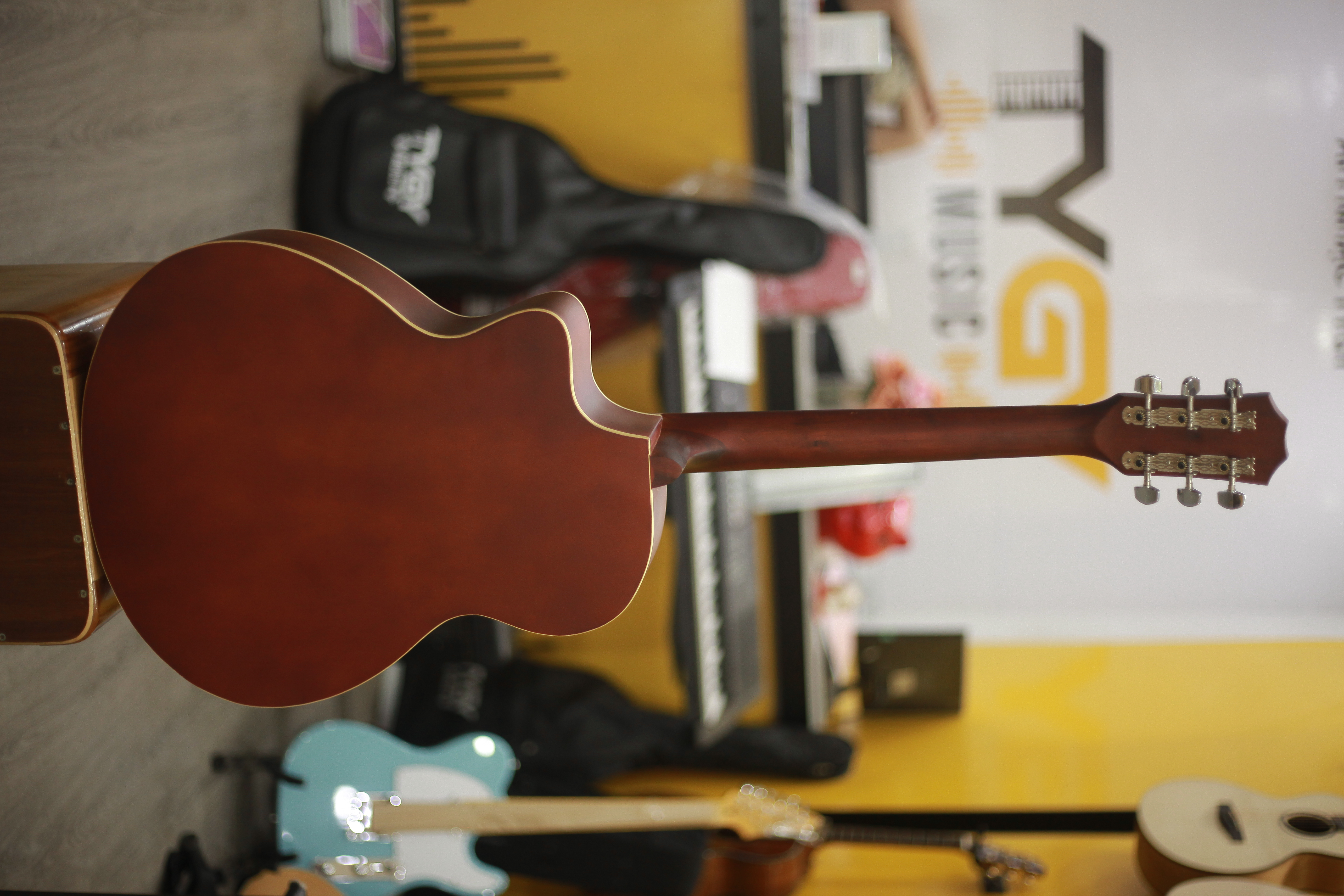 Đàn Guitar Handmade Acoustic Tập Chơi LVT-70 (solid top) -Action thấp dễ bấm