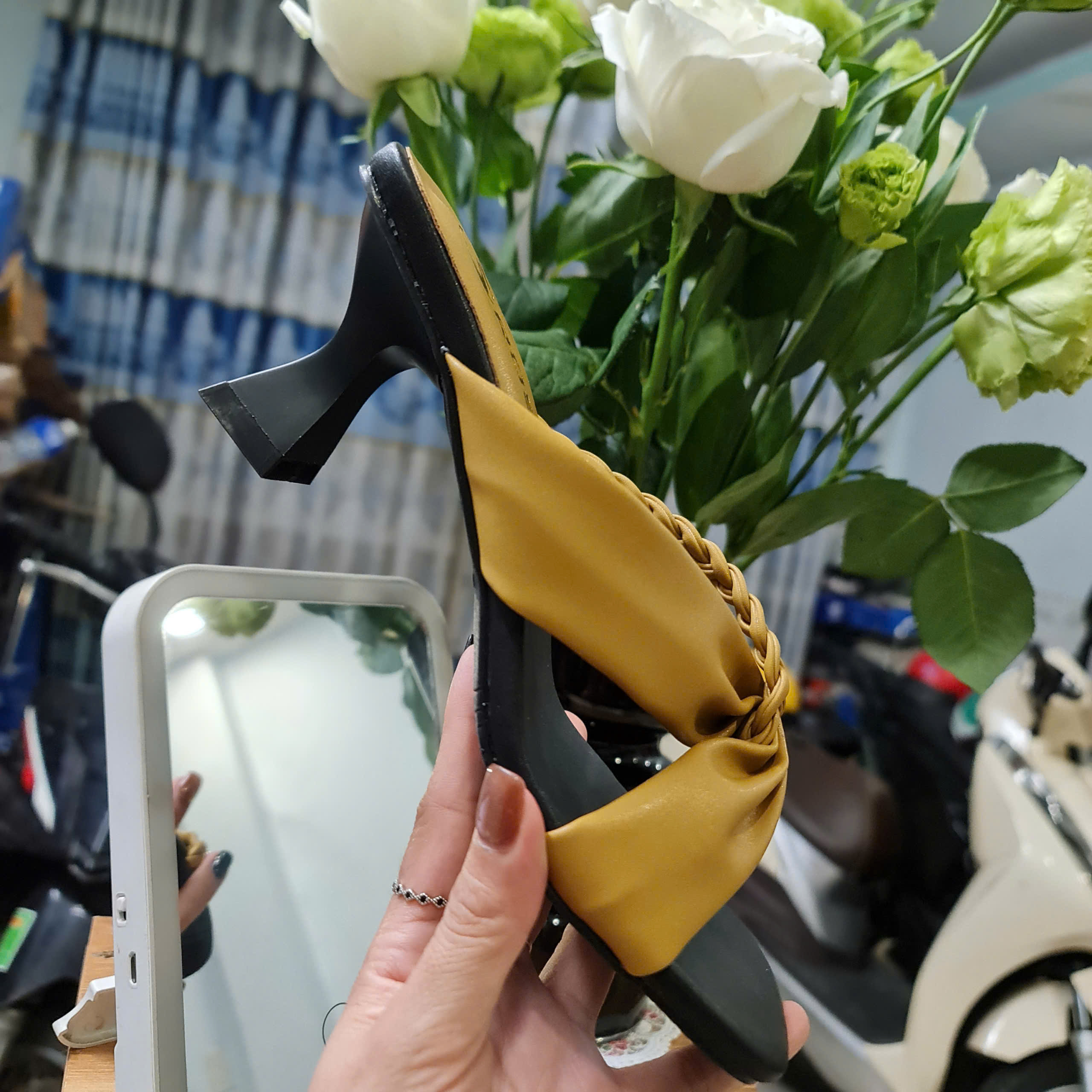 Dép nữ quai chéo xỏ ngón ROSATA RO744 - 7p - Đen vàng - BKSTORE - HÀNG VIỆT NAM