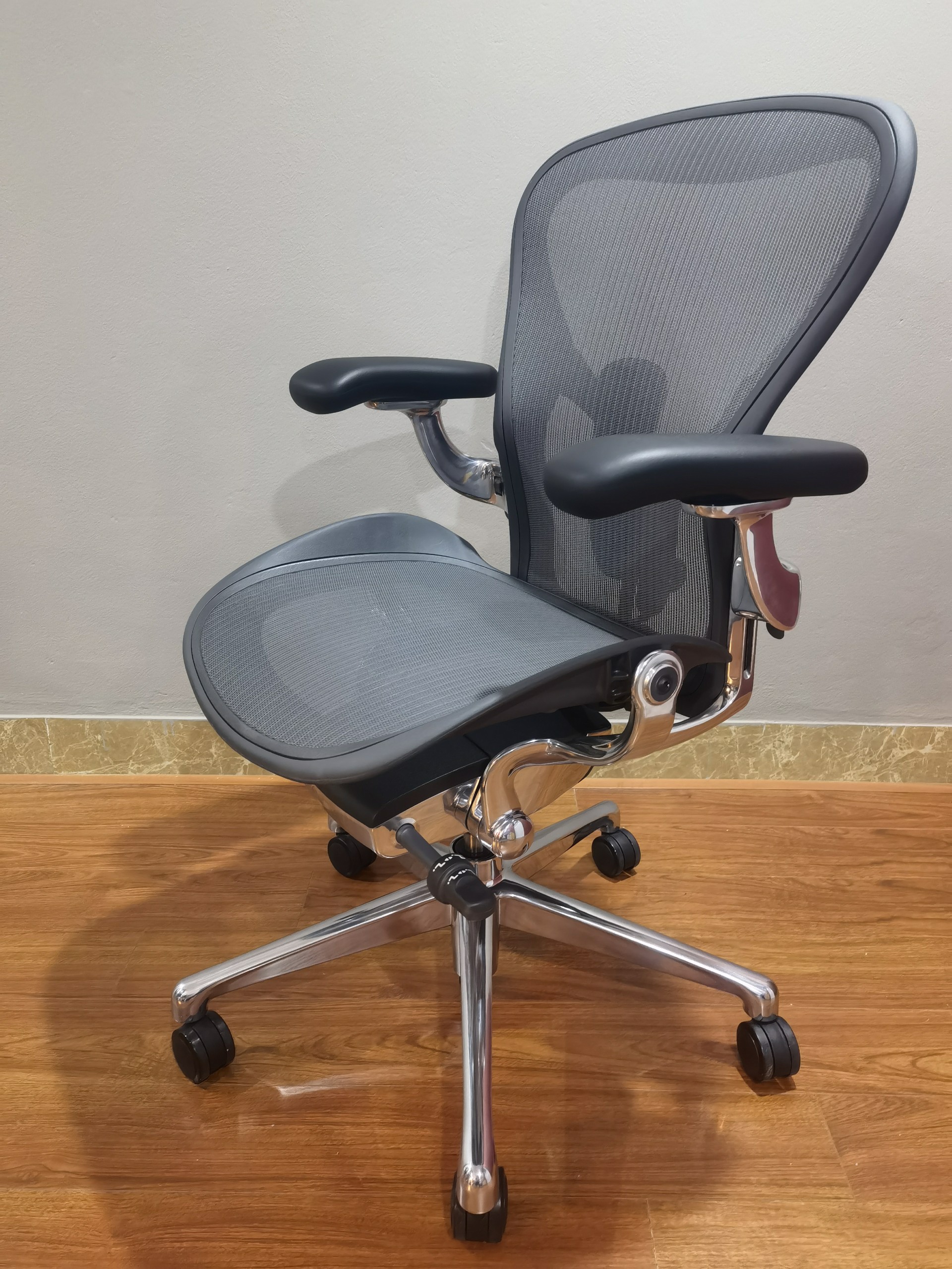 GHẾ AERON CỦA HERMAN MILLER, GHẾ CÔNG THÁI HỌC, GHẾ VĂN PHÒNG, BẢN MÀU ĐEN- KHUNG NHÔM.