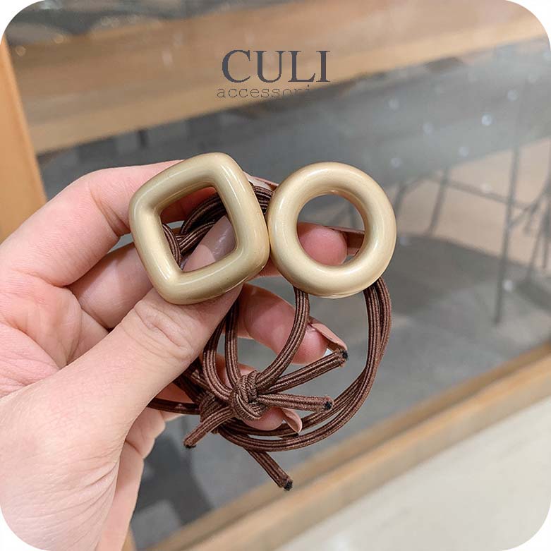 Cột tóc hình vuông - tròn xinh xắn cho nữ