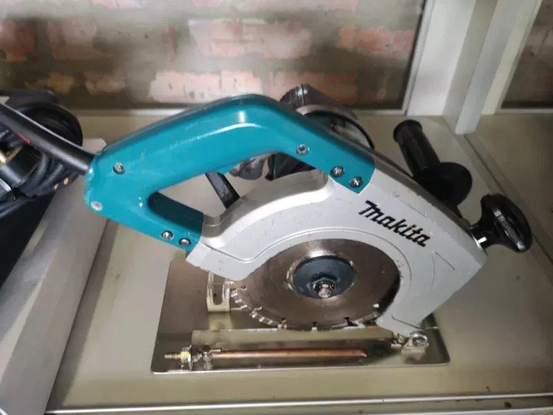 MÁY CẮT ĐÁ GẠCH 180MM 1400W MAKITA 4107R- HÀNG CHÍNH HÃNG