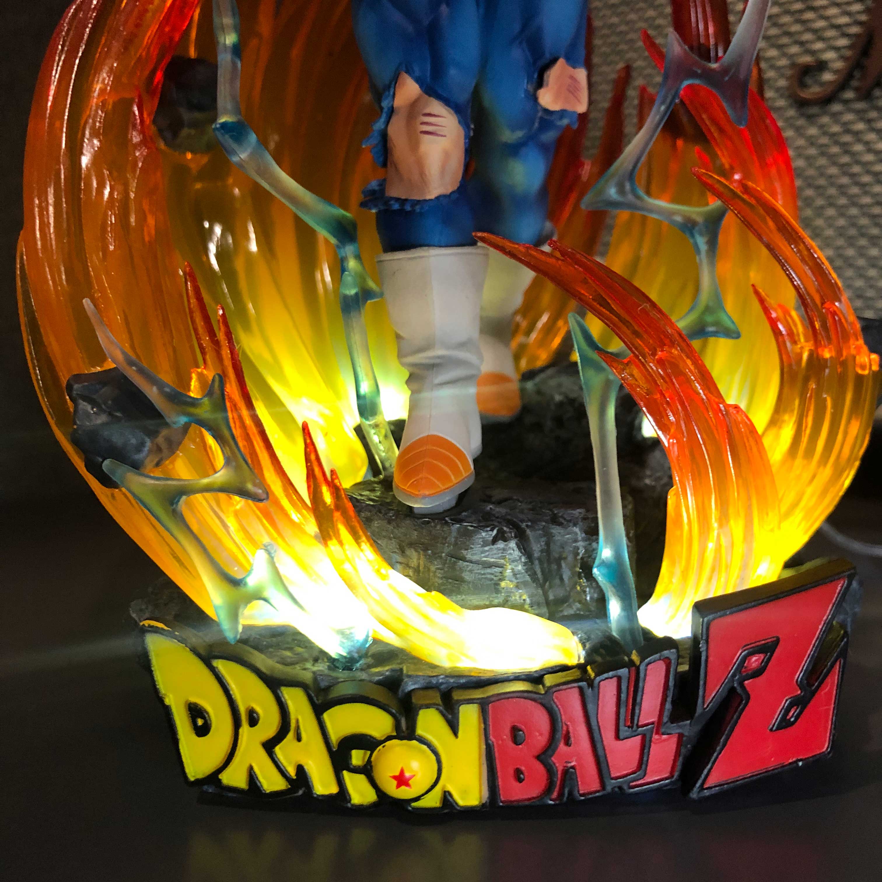 Mô hình Vegeta cực ngầu 22 cm có LED (usb) - Dragon Ball