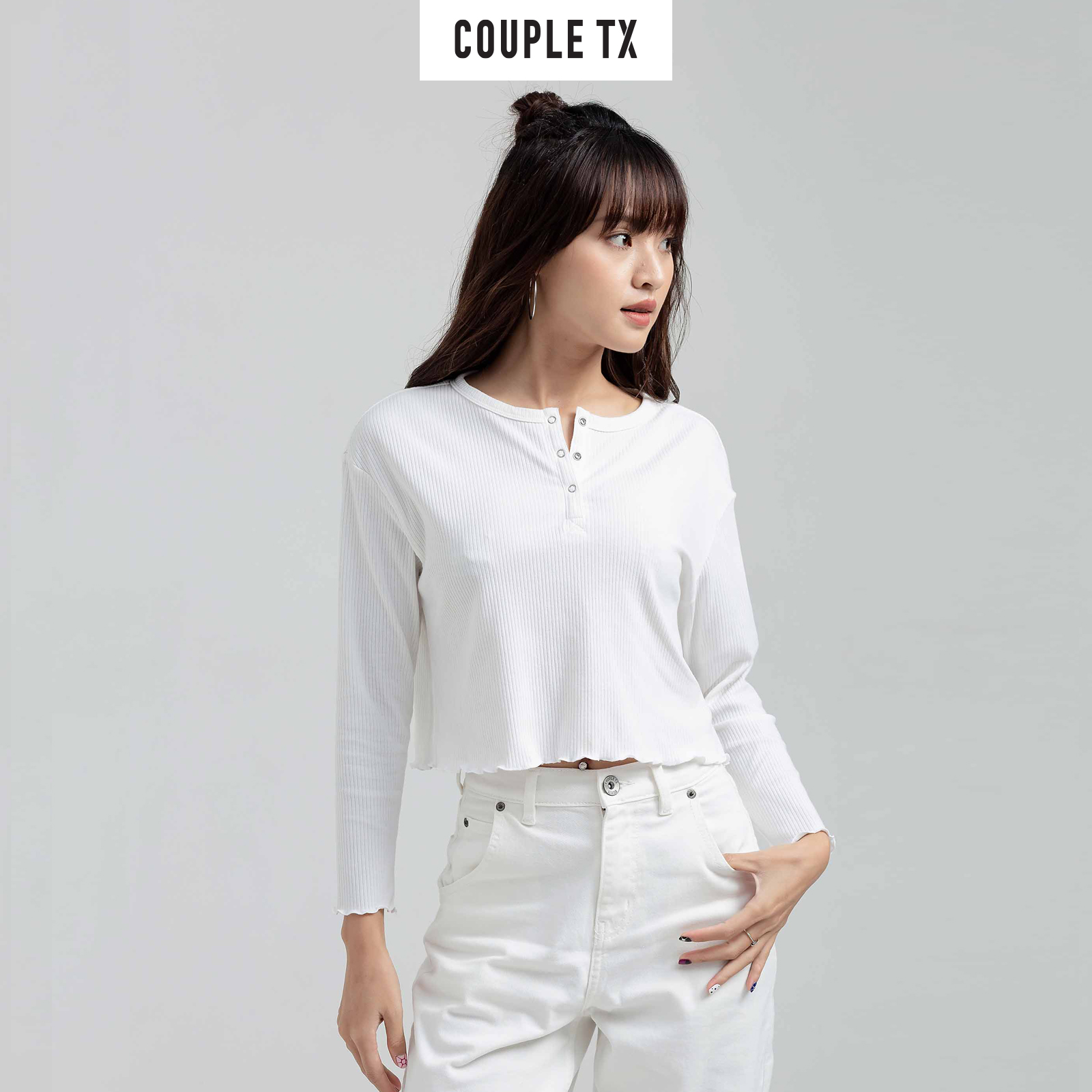 COUPLE TX - Áo thun Nữ Cotton Kiểu Tay Dài  Croptop Thêu Typo WTS 2172