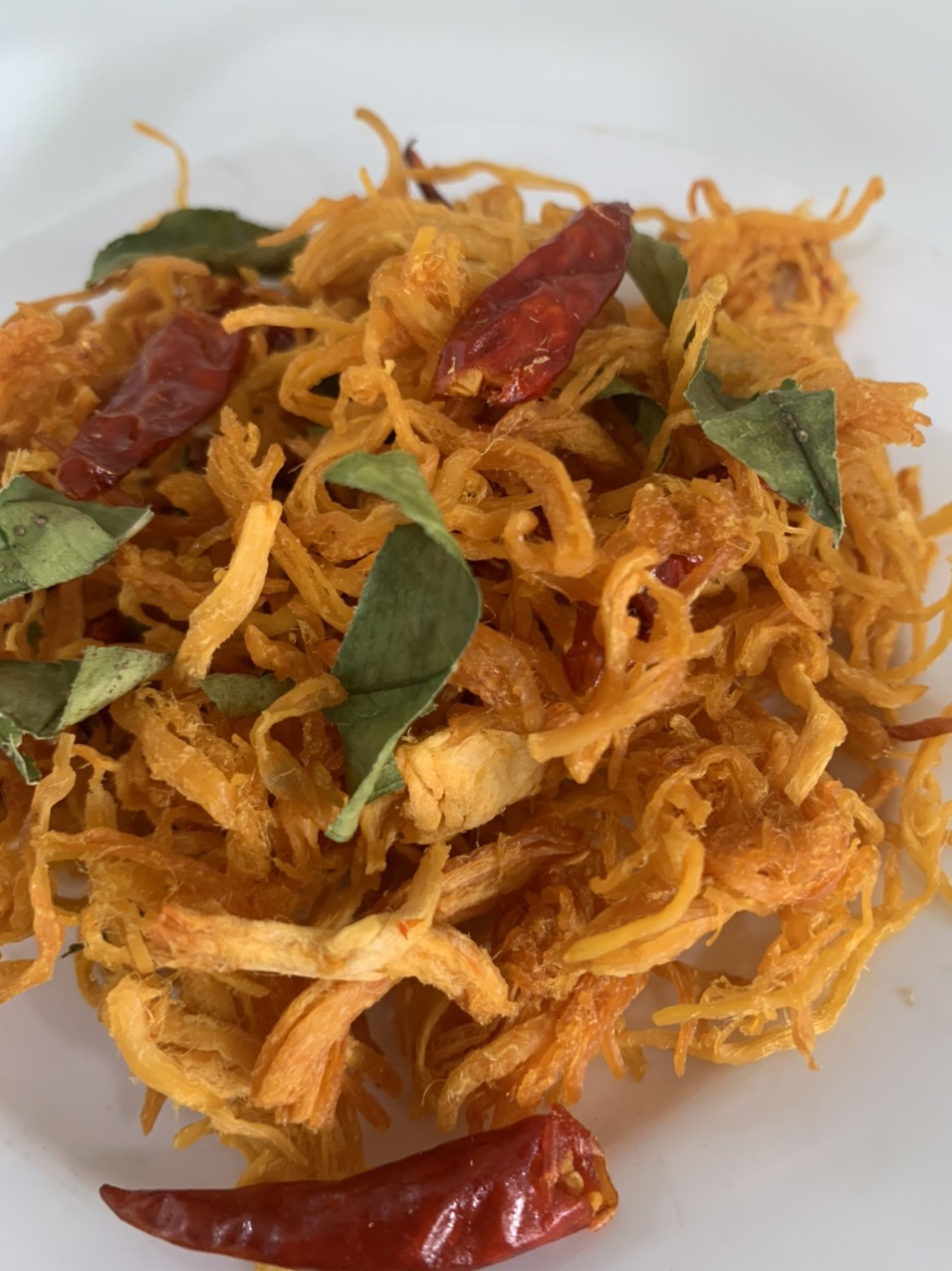 Khô gà lá chanh xé cay sợi dai thơm ngon - Túi 500g
