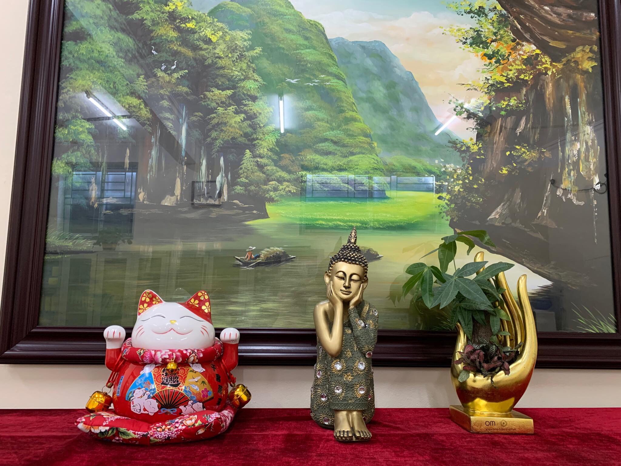 Tượng Phật Tam Thế- Thế tay ôm mặt màu rêu cổ