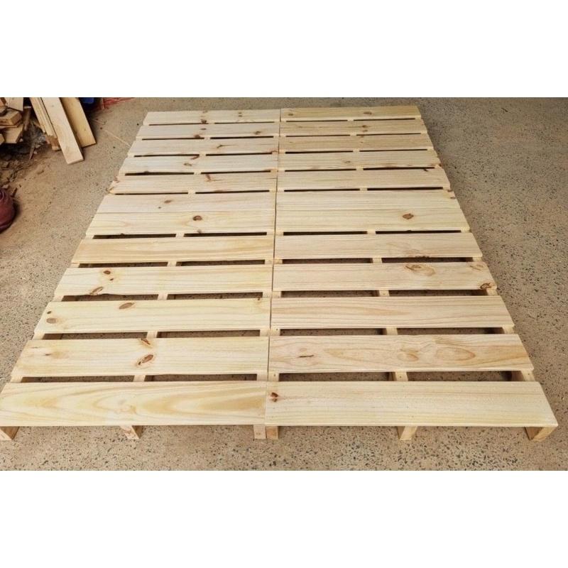 GƯỜNG PALLET GỖ THÔNG 4 TẤM THÔNG MINH TIỆN DỤNG