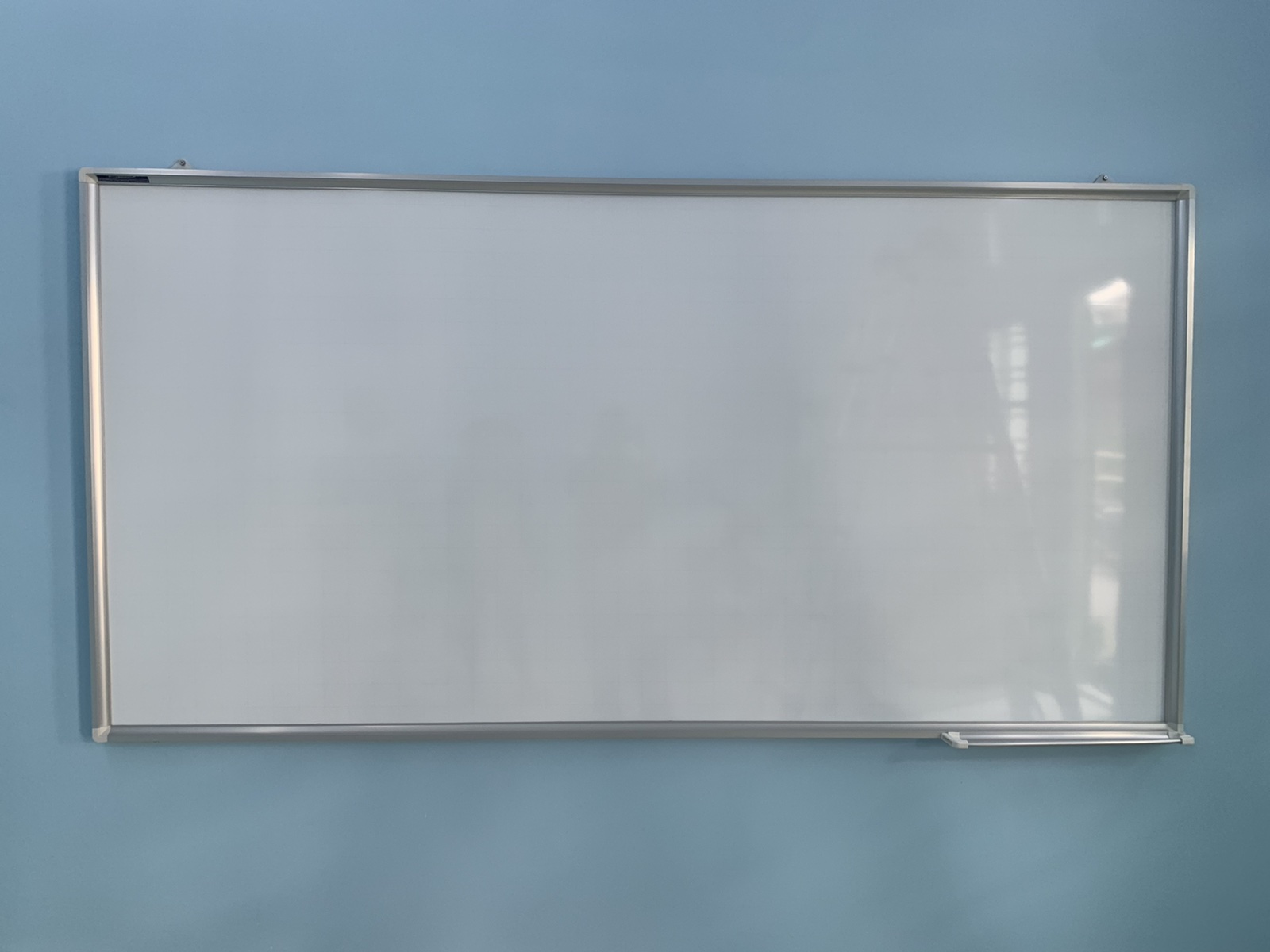 Bảng từ trắng viết bút lông Hàn Quốc Bavico kích thước lớn 1,2x3,0m