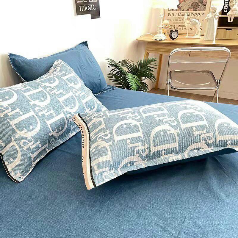 Bộ chăn ga gối Cotton poly M2T bedding gồm vỏ chăn mền, drap ga giường và 2 vỏ gối họa tiết chữ D xanh