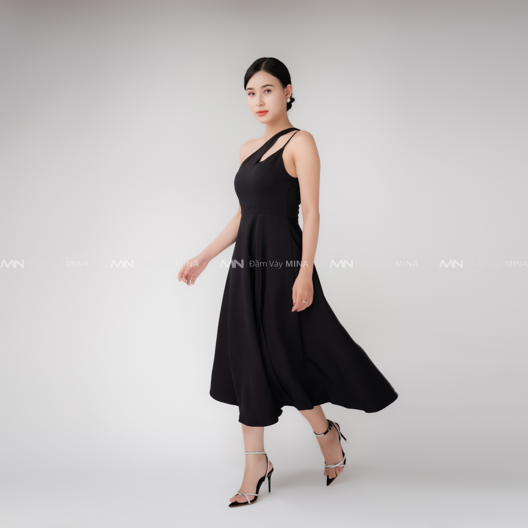 Đầm thiết kế MINA sẻ đùi gợi cảm - MN188