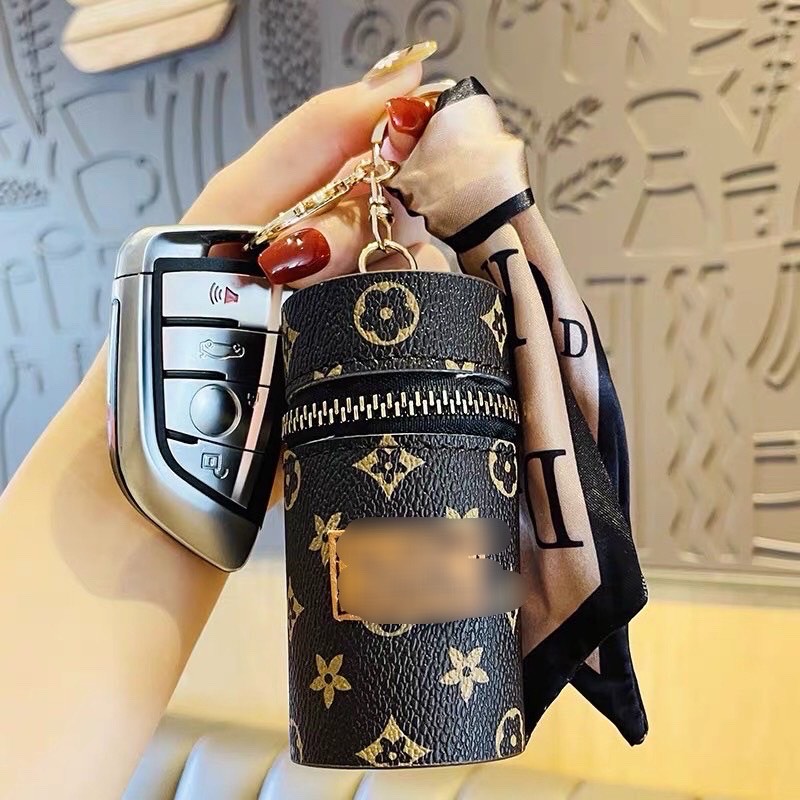 Móc khóa  bằng da PU , vừa là túi đựng mini có dây kéo ,thiết kế  thời trang trẻ trung hiện đại , sang trọng , đẹp, độc lạ thích hợp cho cả nam và nữ có thể làm quà tặng xinh xắn