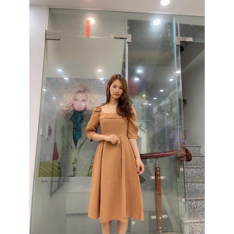 Váy cổ hộp cho con ti