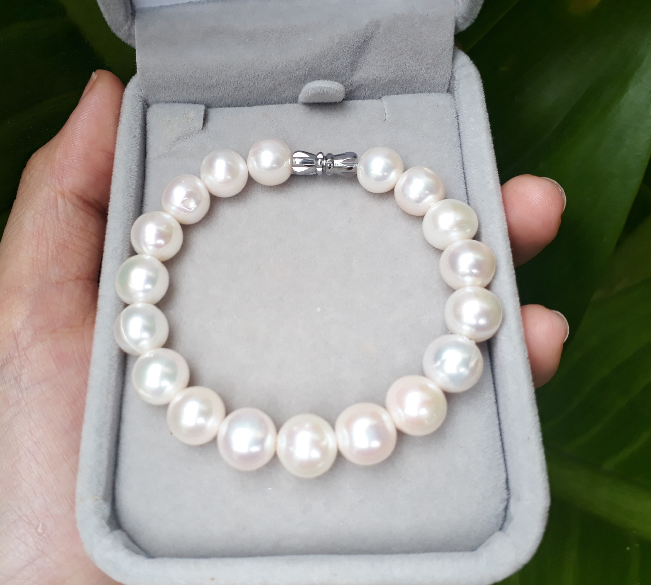 Vòng Tay Ngọc Tròn Màu Trắng