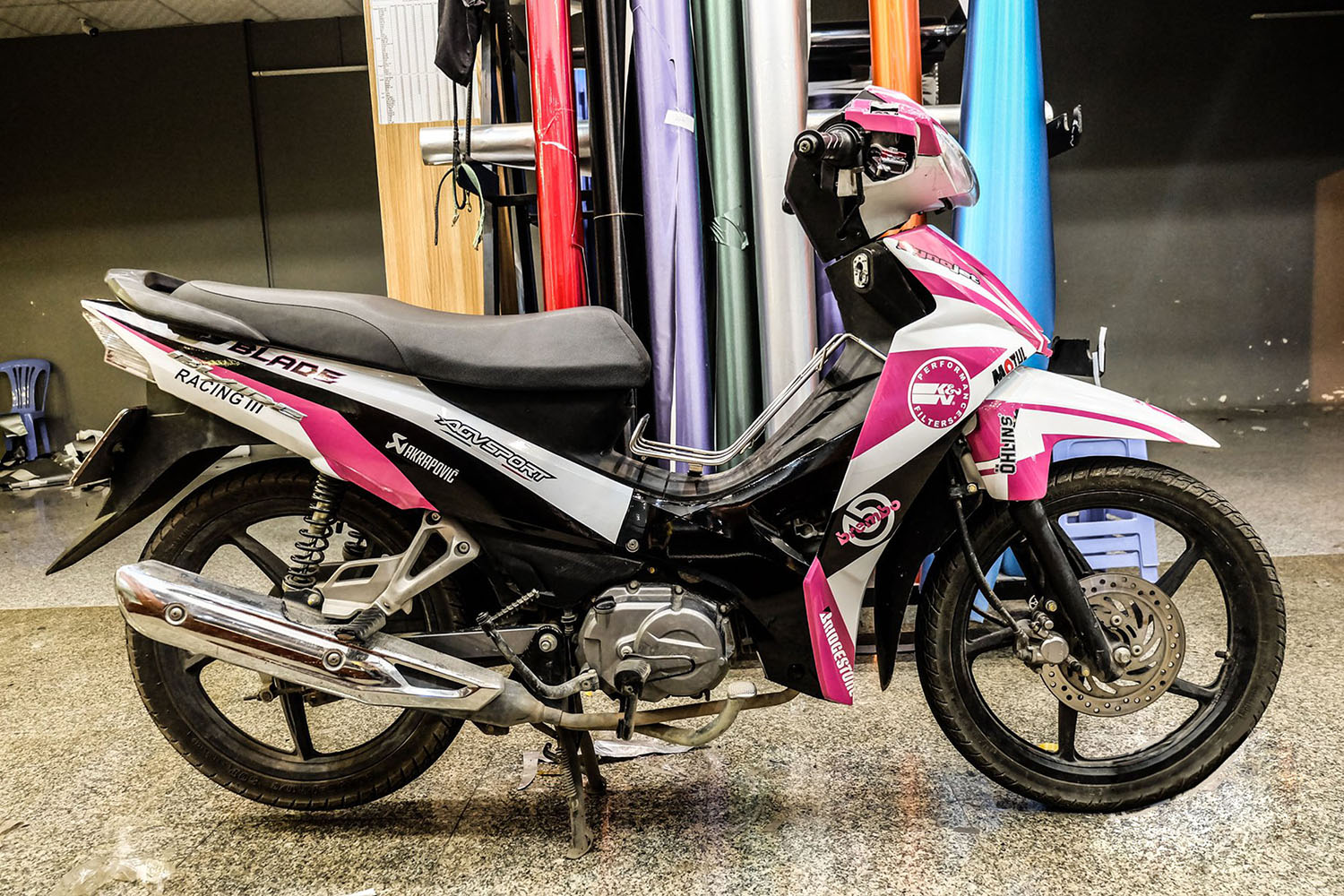 Tem trùm Blade Pink White