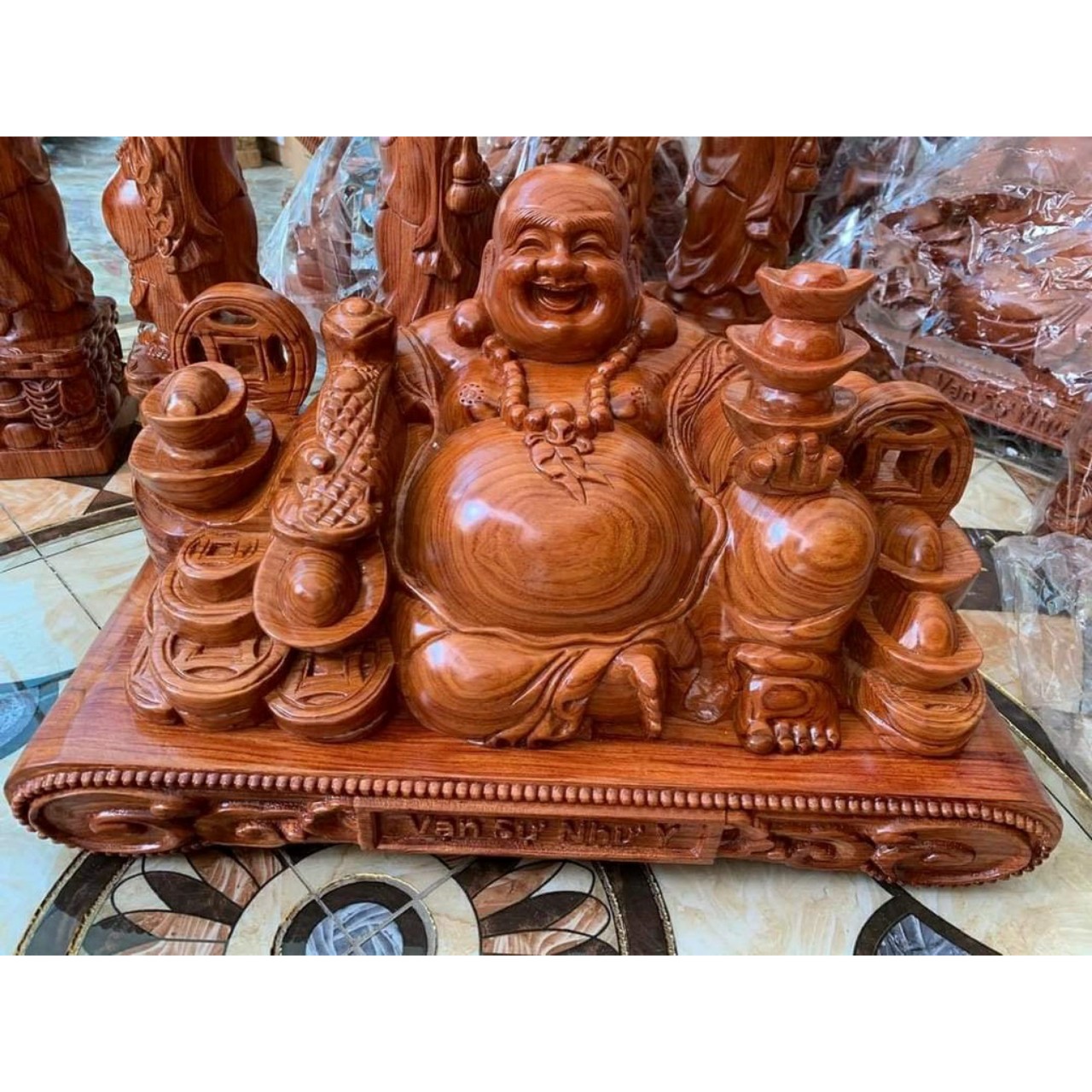 Tượng di lặc ngồi vạn sự như ý Gỗ hương đá 60 x 35 x 30 CM