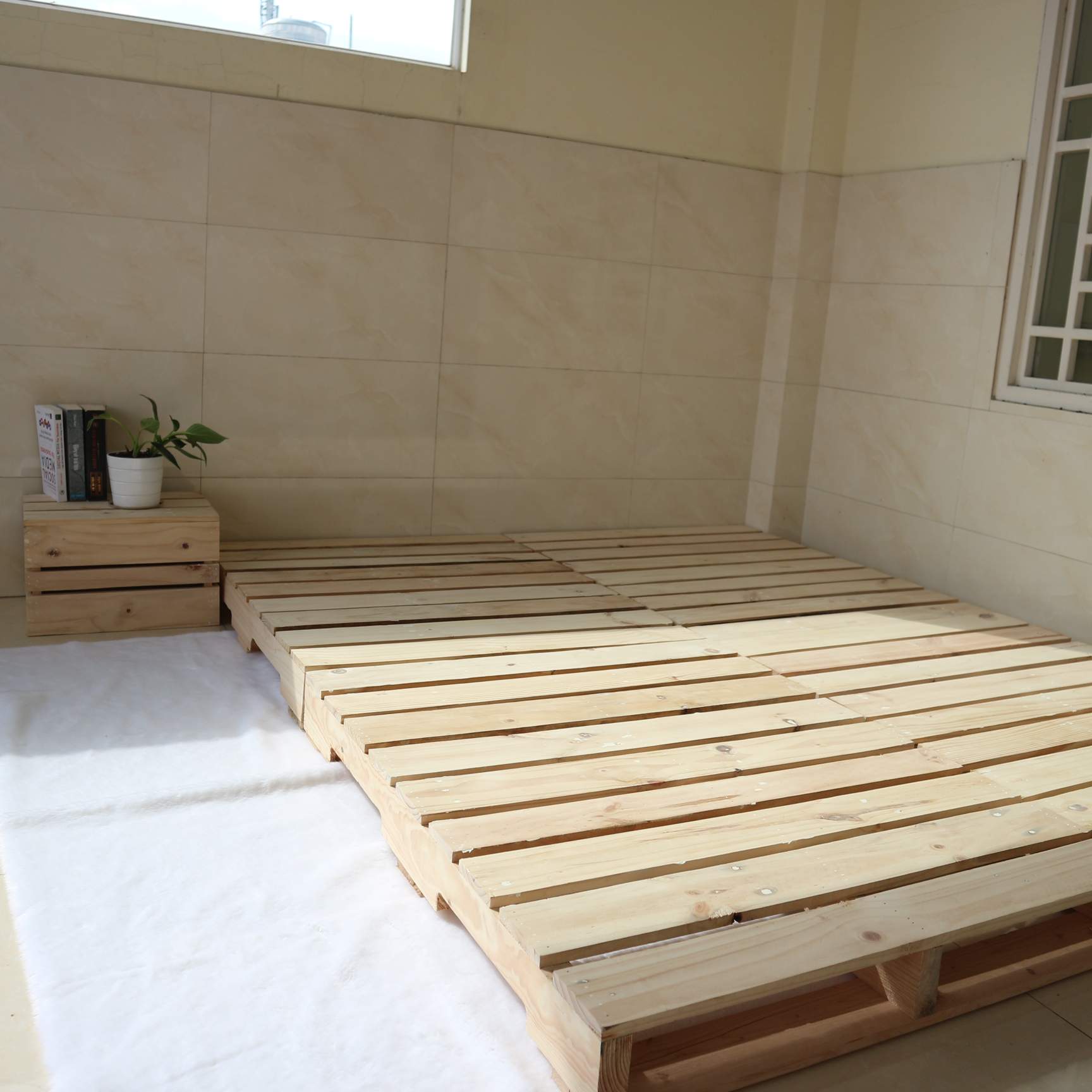 Giường Ngủ Pallet Gỗ Thông Nhập Khẩu Chống Mối Mọt - Sang Trọng - Tiện Lợi