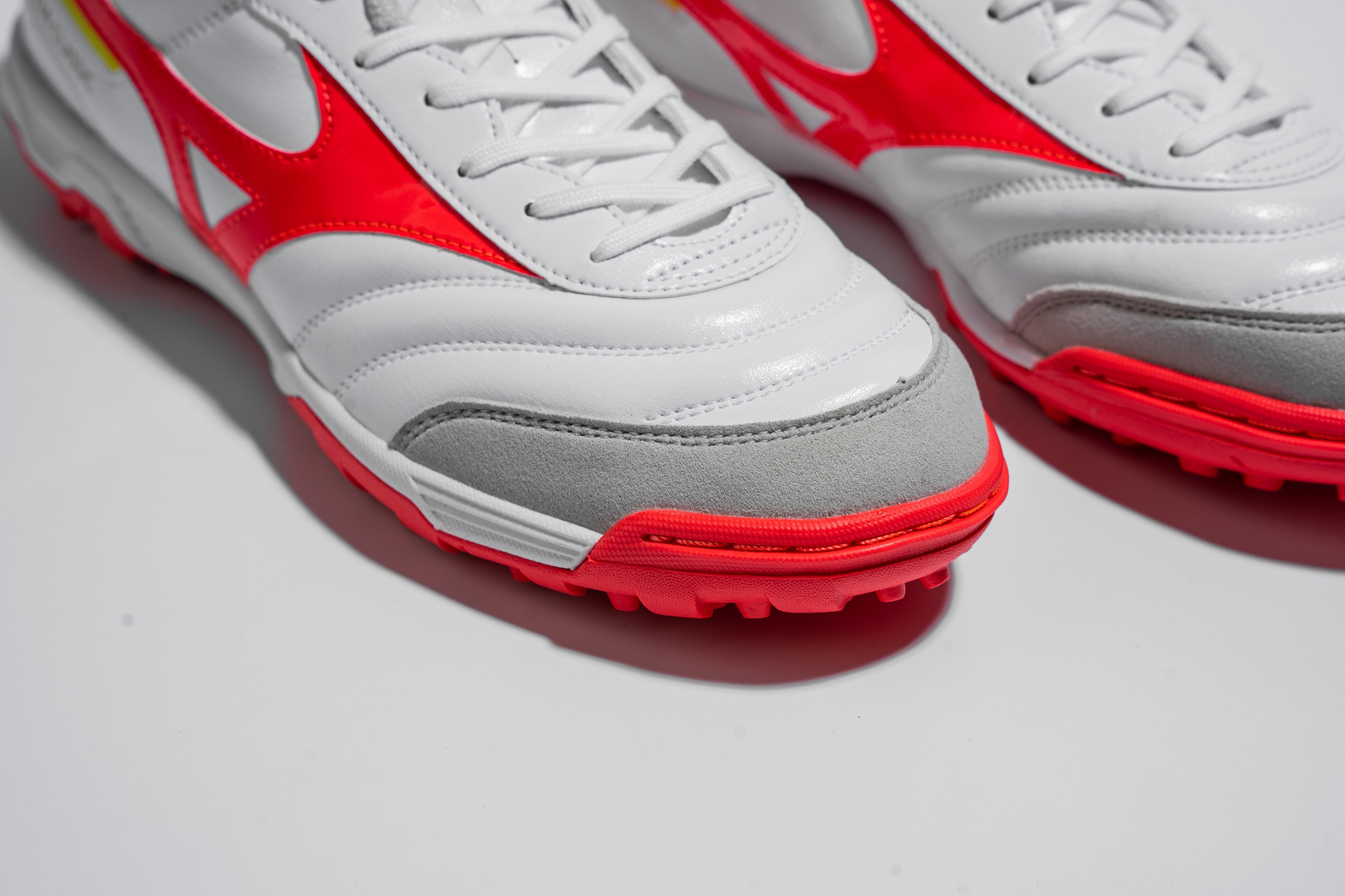 Giày đá bóng Mizuno Morelia Sala Classic TF - Q1GB230264 - Trắng/Đỏ
