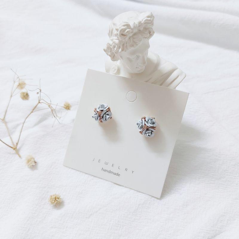 Khuyên hoa hồng xám