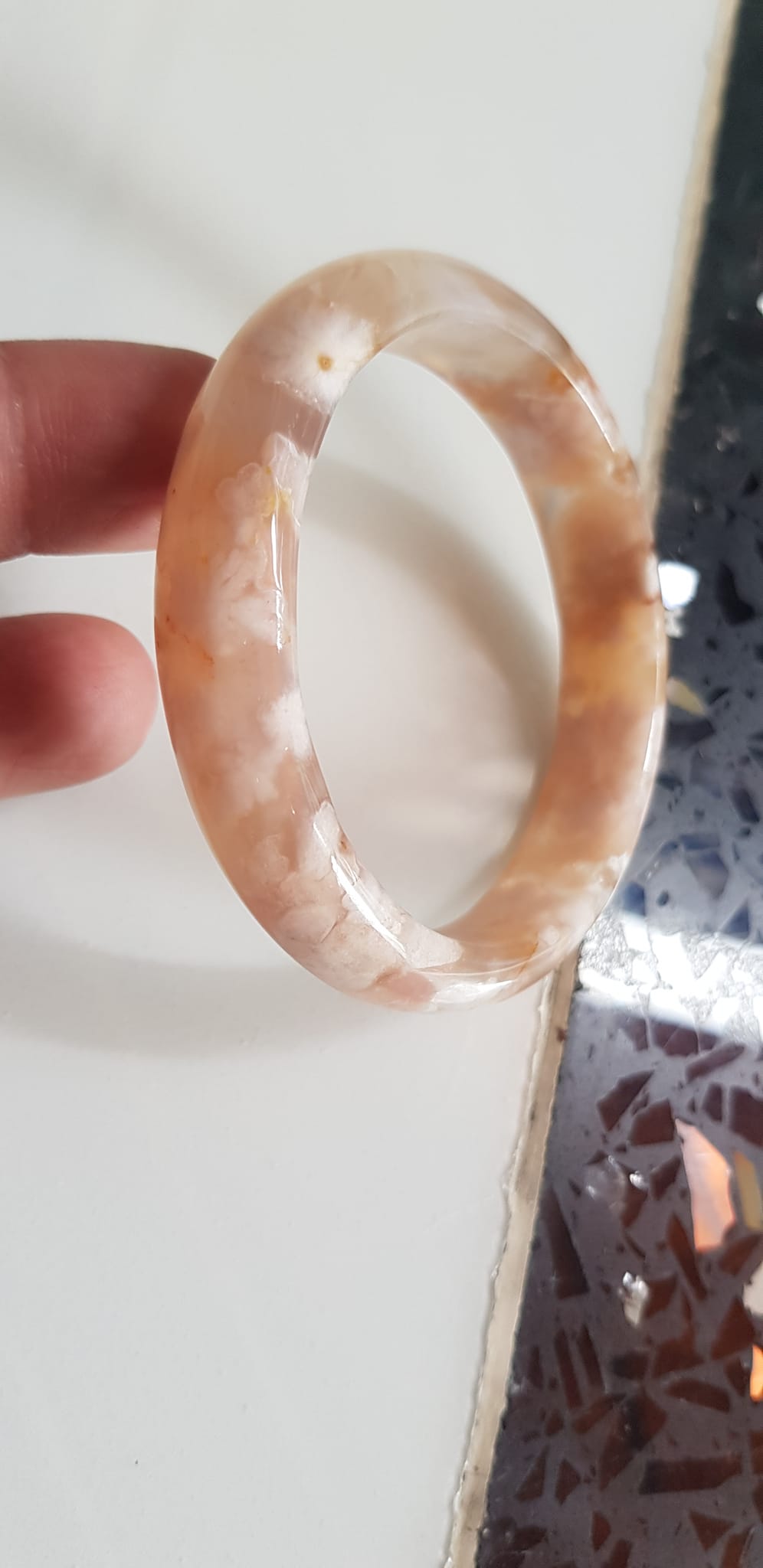 VÒNG Tay Nữ Bản Hẹ Đá Mã Não Bông Hoa Tuyết đều bóng đẹp Vòng Ni 53mm x Cao 12mm x dầy 7mm Nữ cân nặng 50kg - 55kg đeo ạ