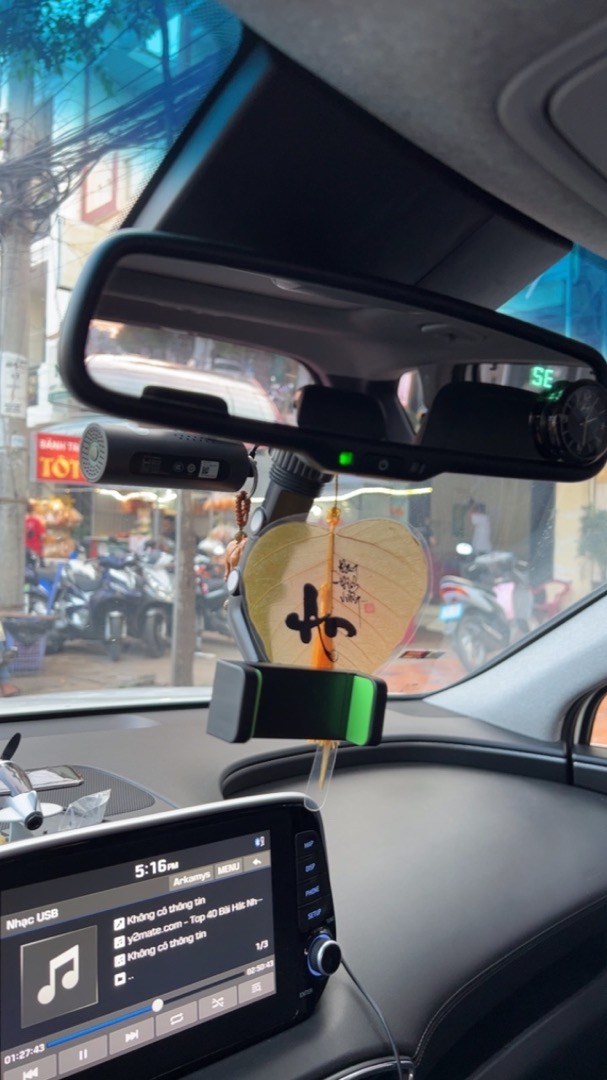 Kẹp điện thoại trên gương chiếu hậu ghế sau xe ô tô- kẹp điện thoại đa năng xoay 360 độ xe hơi bền tiện lợi