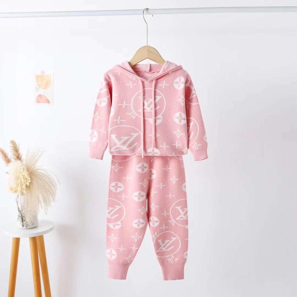 Bộ len bé gái cao cấp 2-7 tuổi họa tiết chữ DIO và LV. Đồ bộ dài tay cho bé vải len dày dặn mềm mịn thời trang