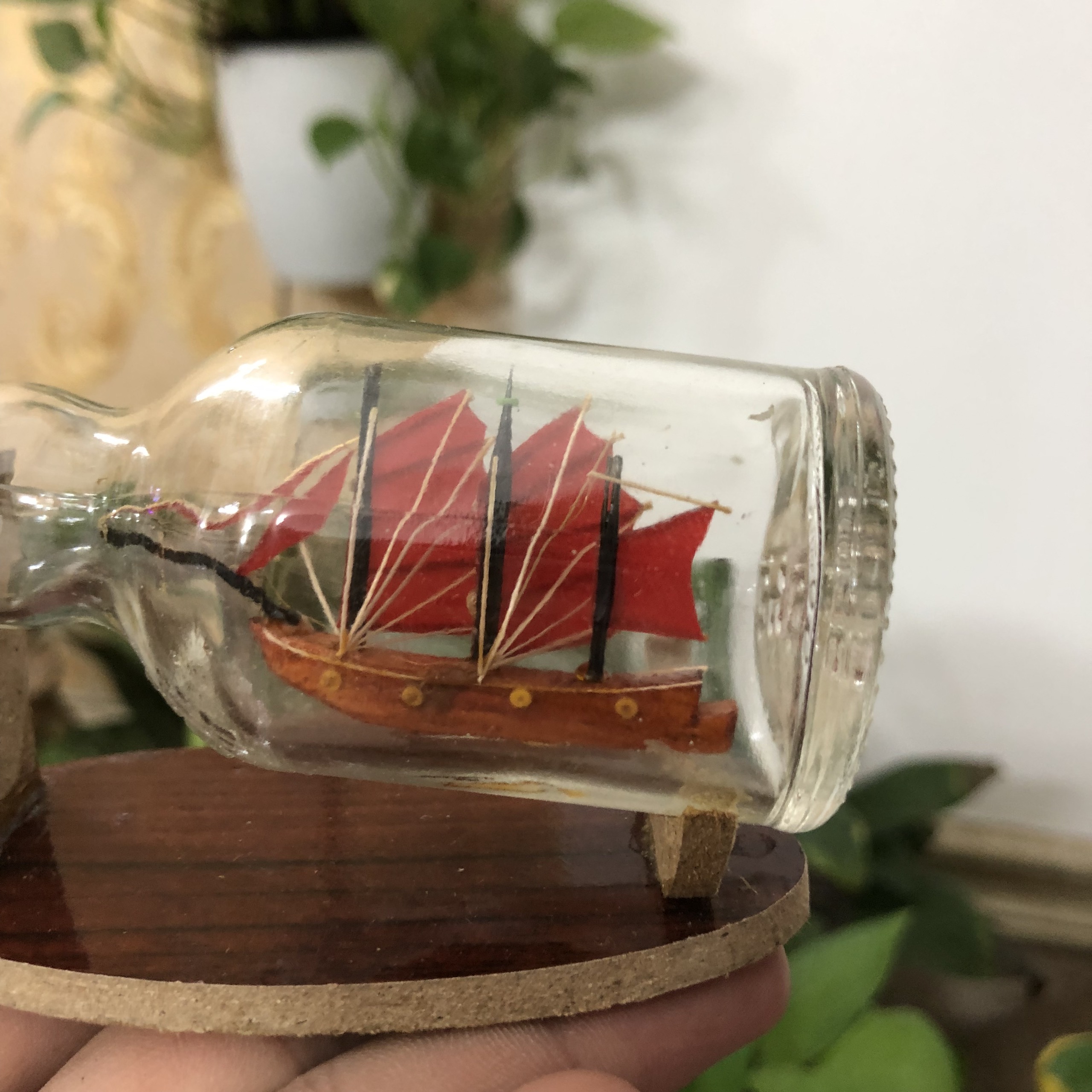 Mô hình thuyền gỗ trong chai thủy tinh nhỏ N2