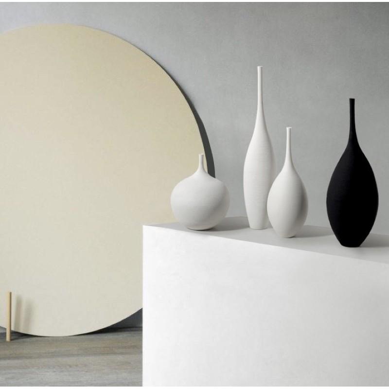 Bình dùng decor có 2 màu đen trắng