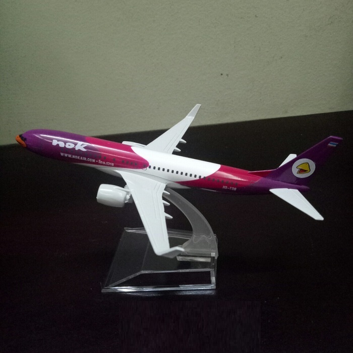 Mô hình máy bay tĩnh B737 Nok Air 16cm (tím)