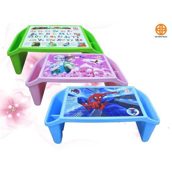 Bàn nhựa học sinh đa năng (kt 58 x 31 x 23 cm) - Màu bé trai - Hàng Chất Lượng