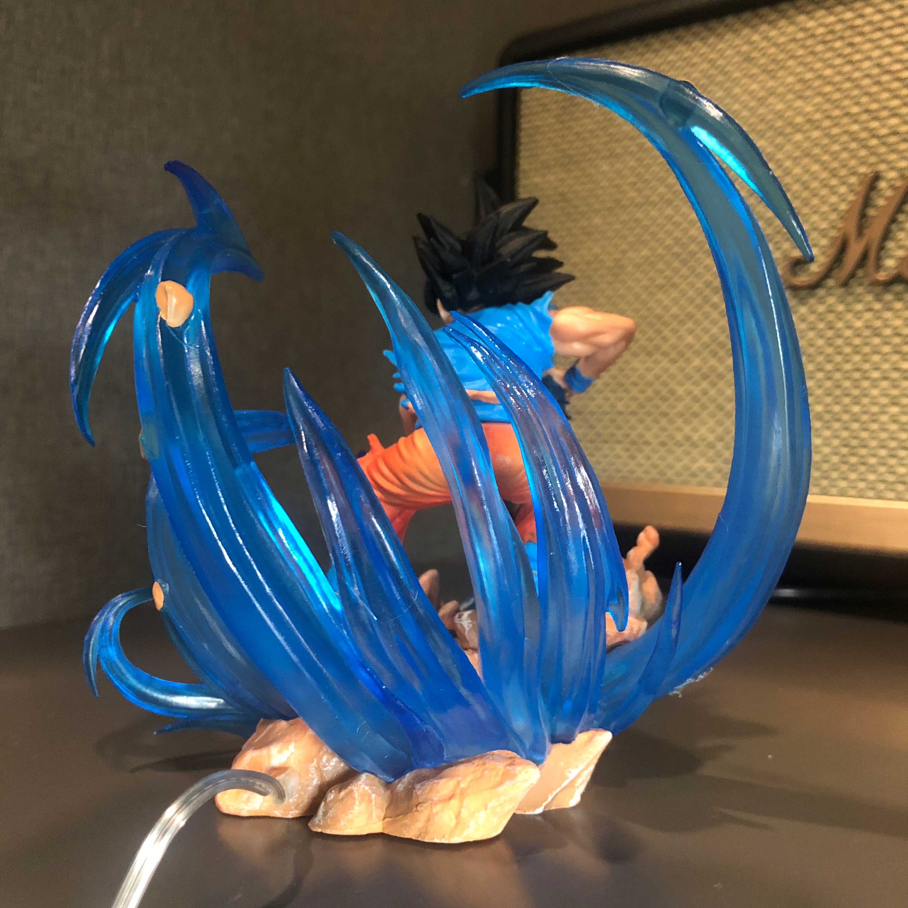 Mô hình Son Goku nổi giận 15 cm có LED - Dragon Ball