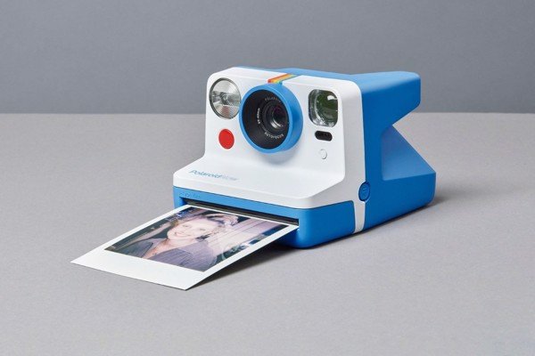 now_black-polaroid-camera_009028_feature-3_desktop_1136x_8092b014f8f84fbe8035fb4bd572bf81_grande.jpg