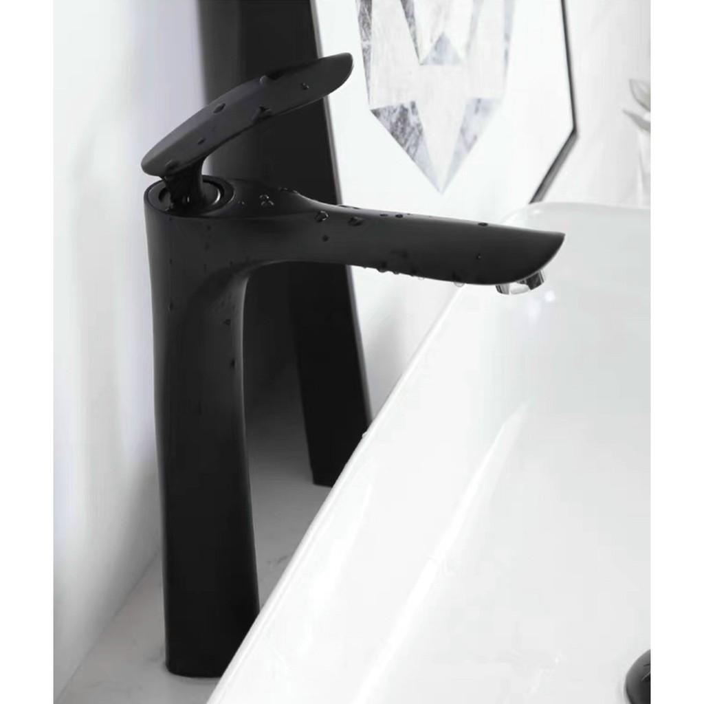 Vòi lavabo nóng lạnh kiểu lá với nhiều màu như đen/trắng bóng/vàng